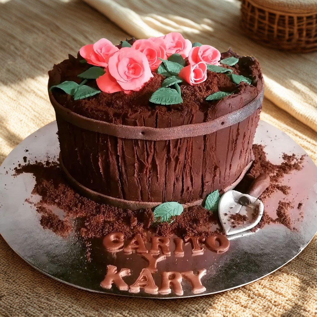 Torta Chocolate con Rosas Decorativas